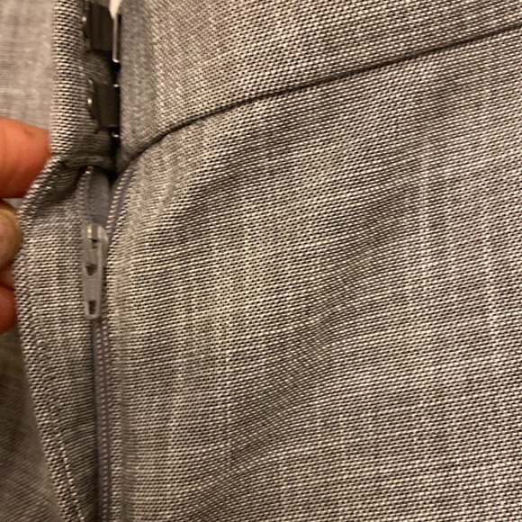 ⭐️ Ann Taylor Gray Dress Pants size 6 petite - Picture 7 of 9